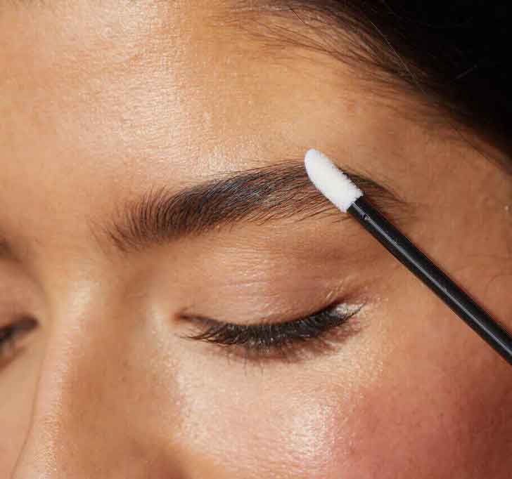 RevitaBrow : Comparaison avec d’autres produits de soin pour les sourcils